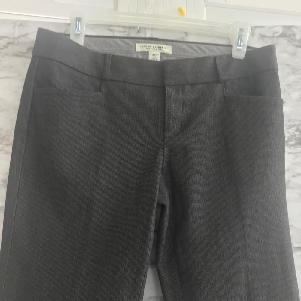 Banana Republic women’s trousers. Size 4P. Dk gray